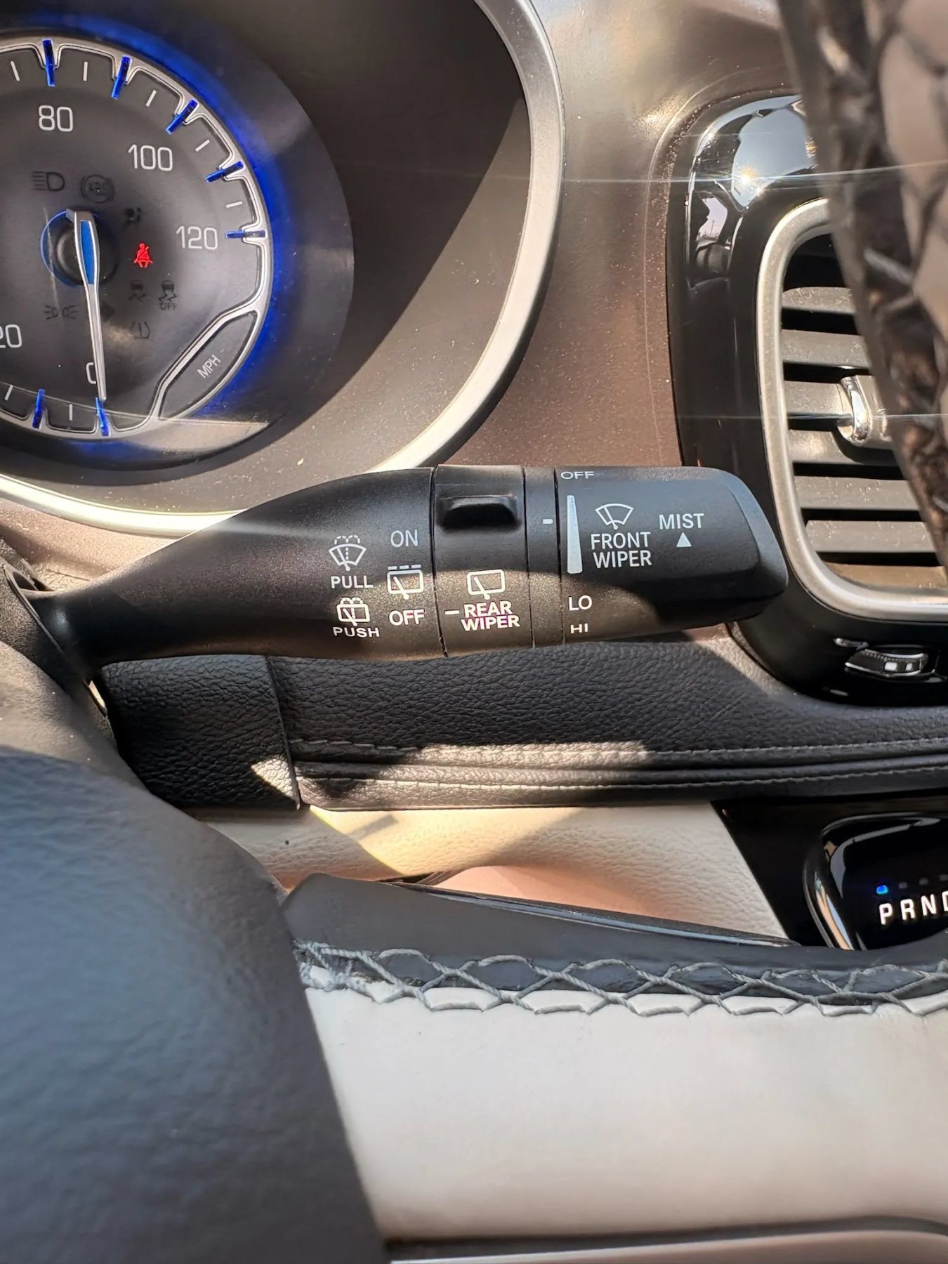 Used 2017 Chrysler Pacifica Limited w/ Advanced Safetytec Group FWD image 19