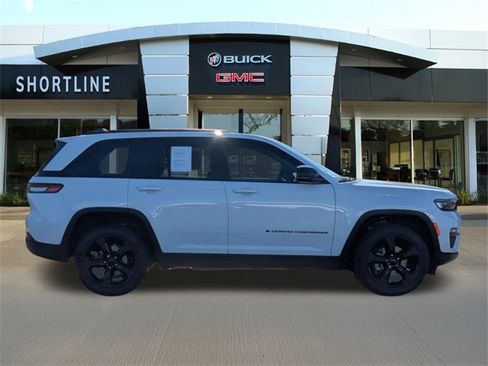 Used 2023 Jeep Grand Cherokee Limited w/ Black Appearance Package image 2