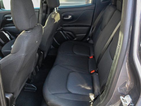Used 2023 Jeep Renegade Latitude AWD/4WD image 9
