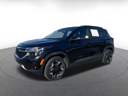 Used 2025 Kia Seltos S image 6