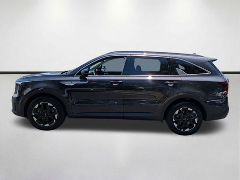 Used 2025 Kia Sorento S FWD image 7
