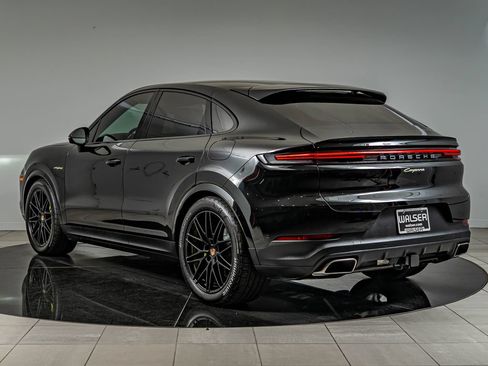 Certified 2025 Porsche Cayenne E-Hybrid Coupe AWD/4WD image 3
