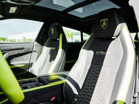 Used 2022 Lamborghini Urus AWD/4WD image 46