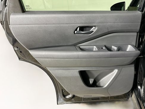 Used 2025 Nissan Pathfinder SV image 25