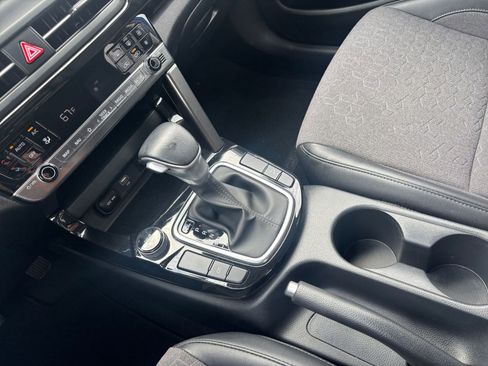 Used 2025 Kia Seltos S image 42