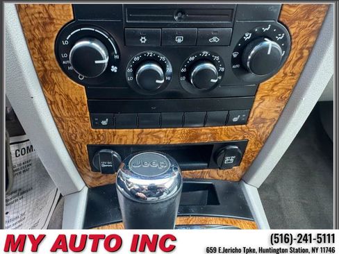 Used 2010 Jeep Grand Cherokee Limited image 18