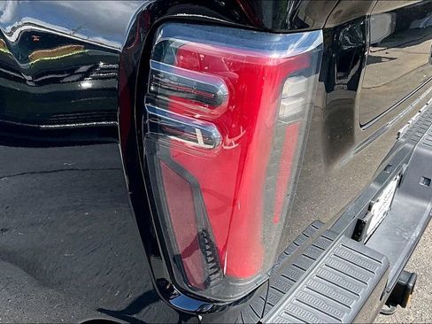 Used 2025 GMC Sierra 2500 AT4 w/ AT4 Premium Plus Package AWD/4WD image 23