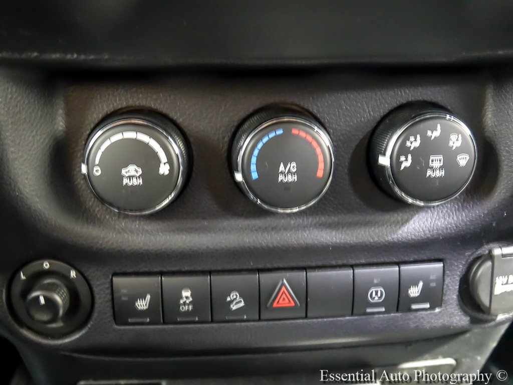 Used 2016 Jeep Wrangler Unlimited Rubicon w/ Connectivity Group AWD/4WD image 16