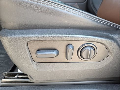 Used 2022 Chevrolet Silverado 1500 High Country w/ Technology Package AWD/4WD image 15