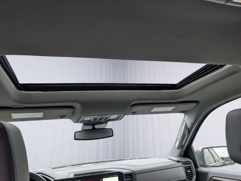 Certified 2022 GMC Sierra 1500 SLT w/ SLT Convenience Package image 18