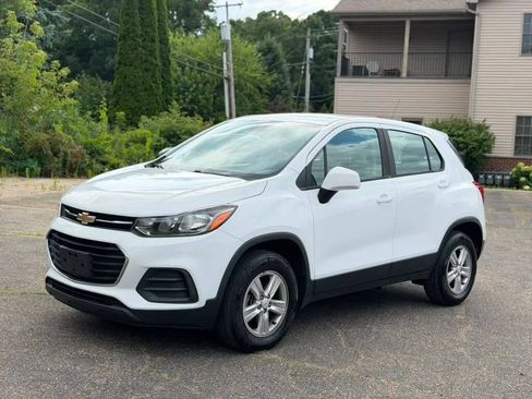 Used 2018 Chevrolet Trax LS AWD/4WD image 3