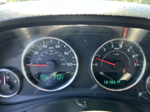 Used 2015 Jeep Wrangler Unlimited Sahara w/ Connectivity Group AWD/4WD image 16