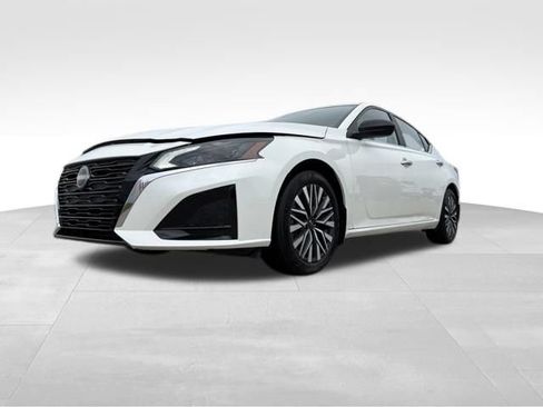 Used 2025 Nissan Altima 2.5 SV FWD image 5