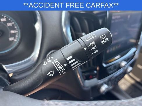 Used 2023 Chevrolet Traverse RS image 35