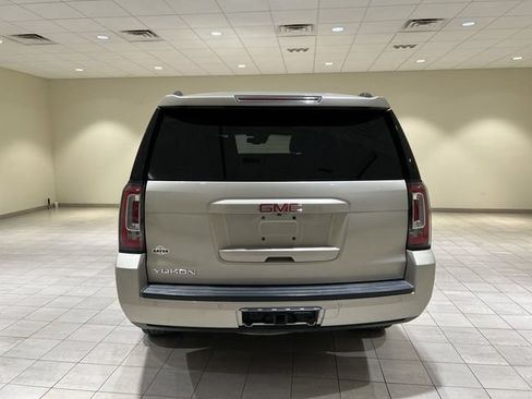 Used 2017 GMC Yukon SLT w/ Open Road Package AWD/4WD image 4