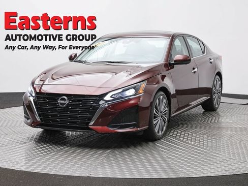 Used 2025 Nissan Altima 2.5 SL FWD image 1