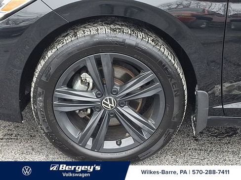 Used 2024 Volkswagen Jetta SE w/ Panoramic Sunroof Package image 9