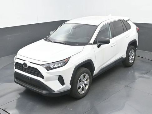 Used 2022 Toyota RAV4 LE image 16