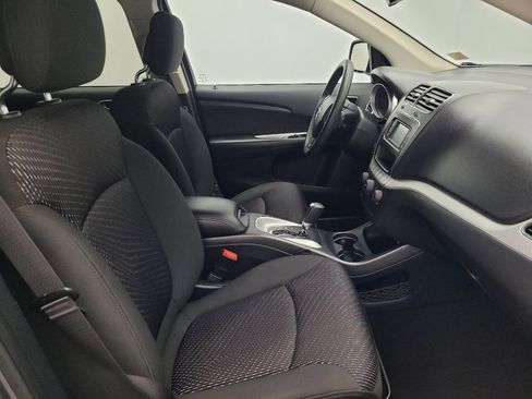 Used 2019 Dodge Journey SE image 21