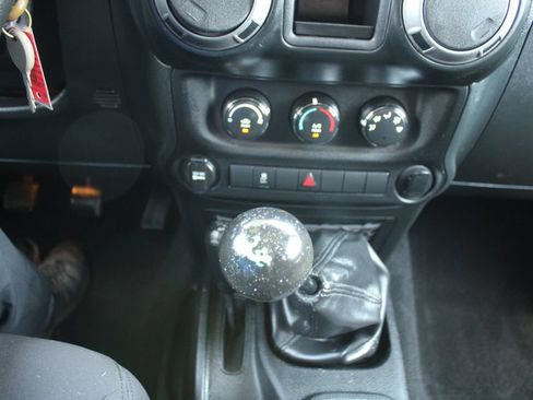Used 2013 Jeep Wrangler Sport AWD/4WD image 26