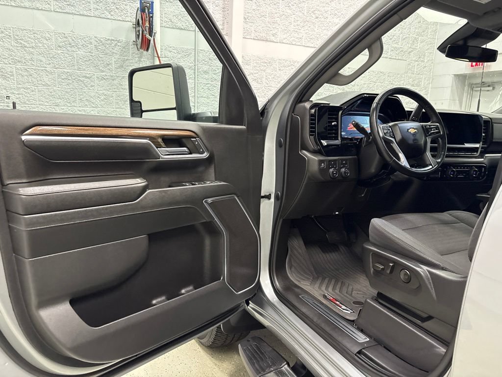 Used 2024 Chevrolet Silverado 3500 LT w/ Convenience Package AWD/4WD image 15