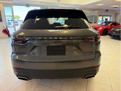 Used 2023 Porsche Cayenne AWD/4WD image 6