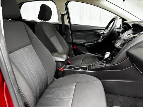 Used 2015 Ford Focus SE w/ SE Sport Package image 15