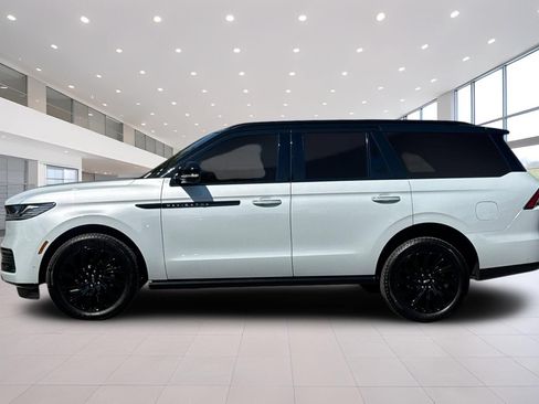 Used 2025 Lincoln Navigator Black Label AWD/4WD image 7