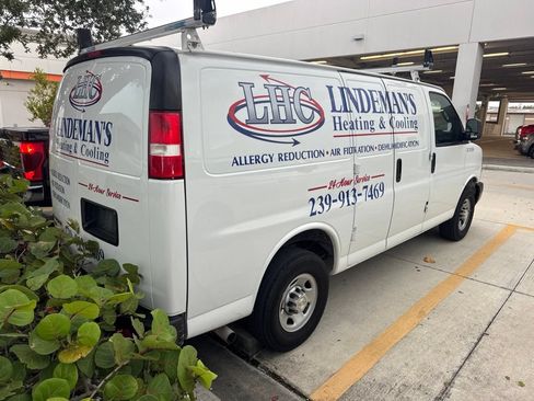 Used 2024 Chevrolet Express 2500 w/ Driver Convenience Package RWD image 7