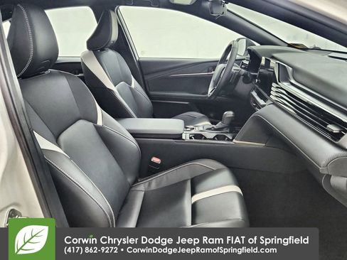 Used 2025 Toyota Camry SE image 33