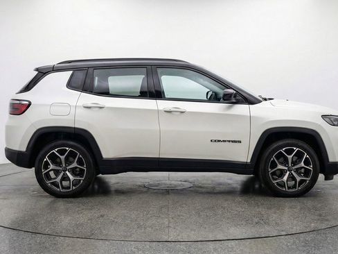 Used 2025 Jeep Compass Limited AWD/4WD image 11