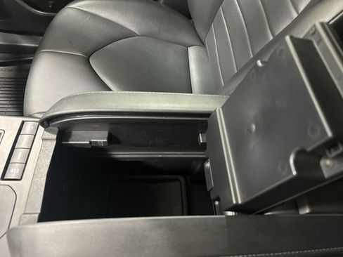 Used 2022 Toyota Highlander XLE FWD image 26