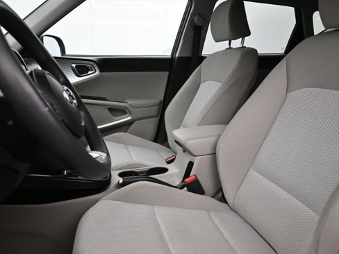 Used 2020 Kia Soul LX FWD image 11