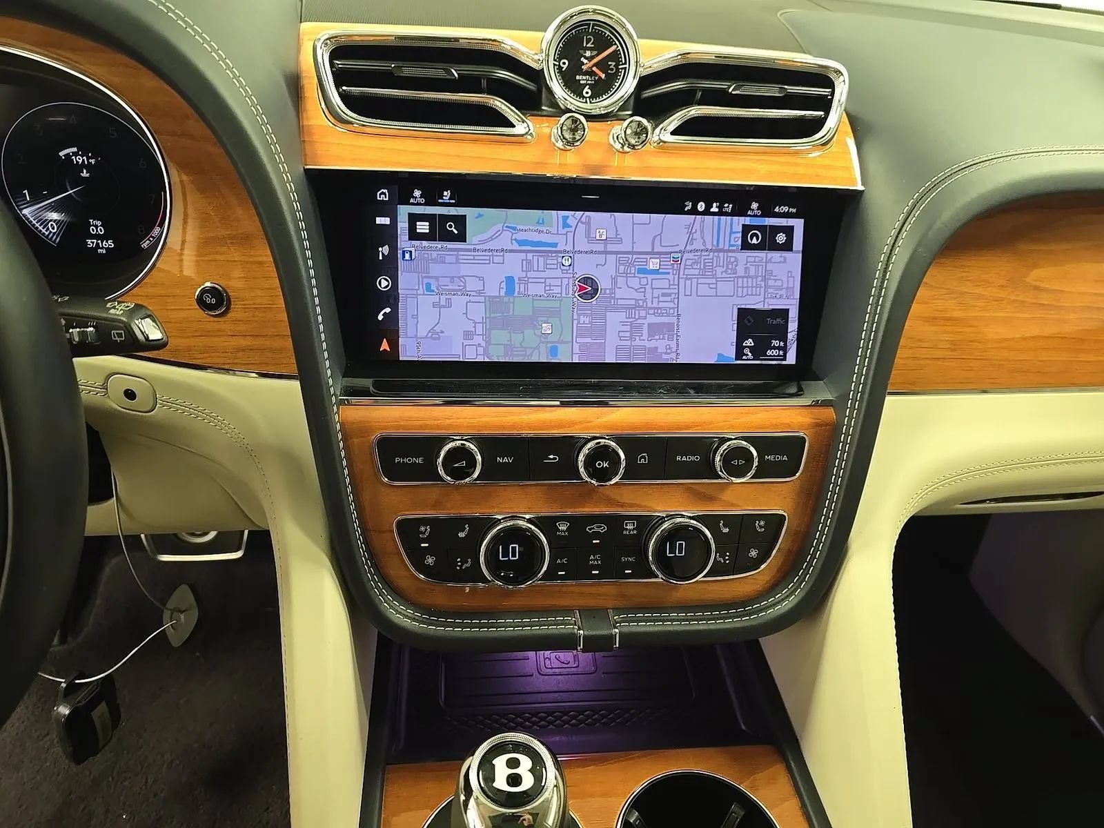 Used 2021 Bentley Bentayga w/ First Edition Specification AWD/4WD image 7