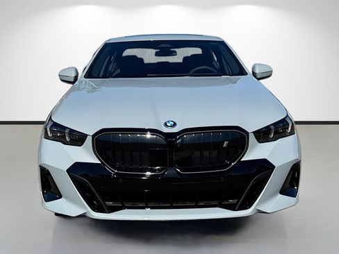 New 2026 BMW i5 eDrive40 image 8