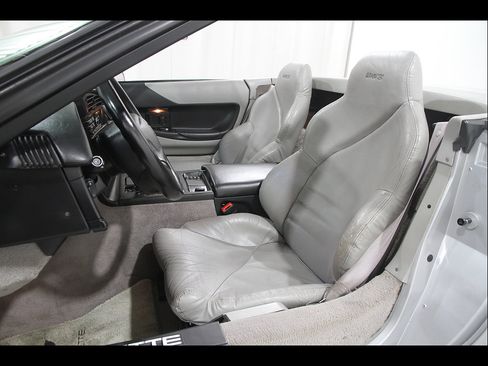 Used 1996 Chevrolet Corvette Convertible RWD image 6