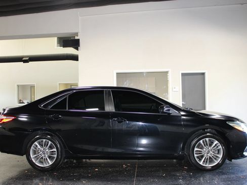 Used 2015 Toyota Camry SE FWD image 2
