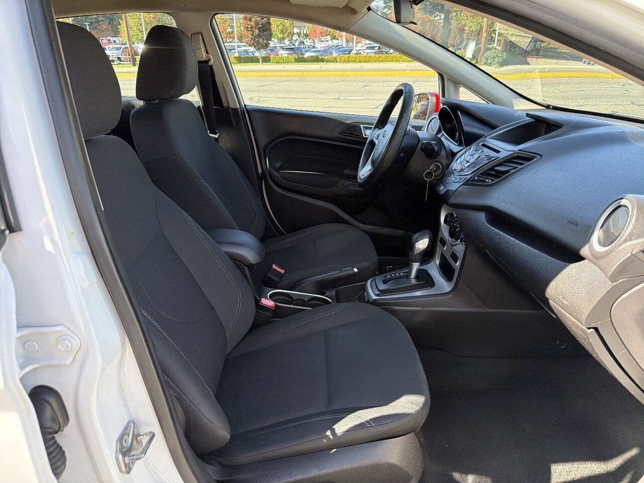 Used 2015 Ford Fiesta SE FWD image 15