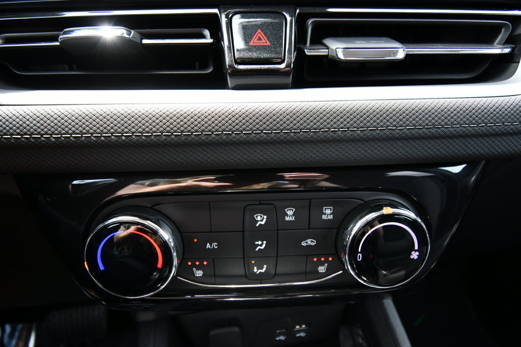 Used 2024 Chevrolet TrailBlazer LT w/ LT Cold Weather Package FWD image 26