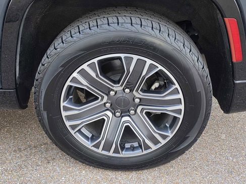 Used 2024 Jeep Wagoneer Series II w/ Flexible Seating Group image 36