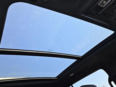 Used 2021 Chevrolet Suburban High Country image 30