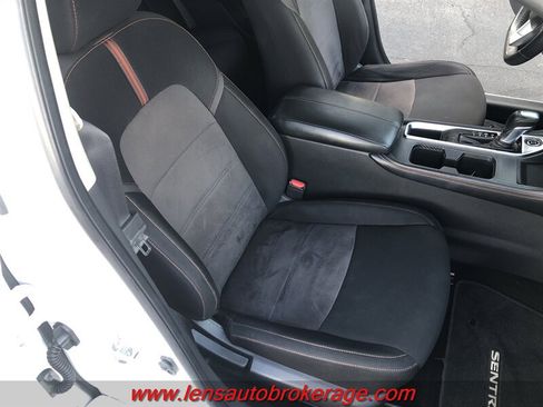 Used 2021 Nissan Sentra SR FWD image 23
