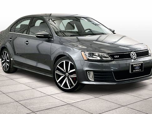 Used 2013 Volkswagen Jetta GLI Autobahn image 3