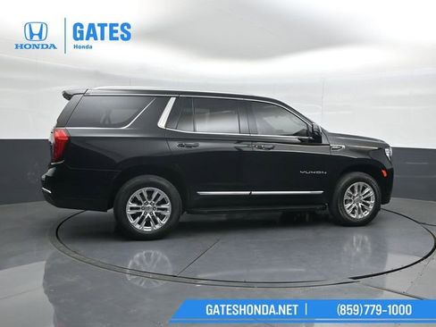 Used 2023 GMC Yukon SLT w/ SLT Premium Package AWD/4WD image 3