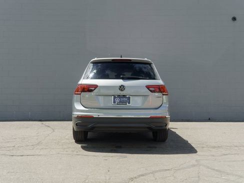 Used 2023 Volkswagen Tiguan SE w/ Panoramic Sunroof Package AWD/4WD image 6