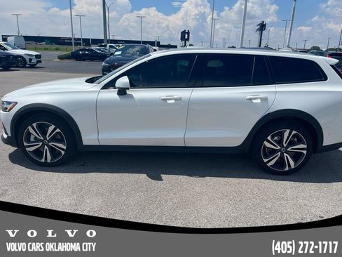 Certified 2026 Volvo V60 B5 Cross Country Plus w/ Climate Package AWD/4WD image 8