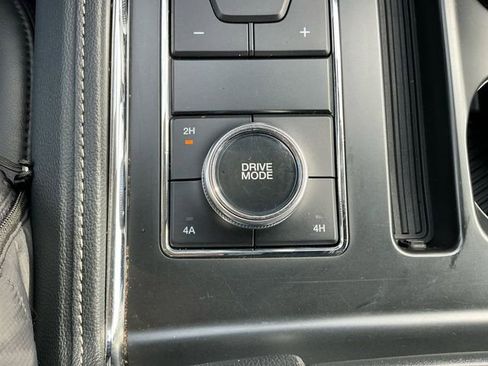 Used 2024 Ford Expedition XLT image 25