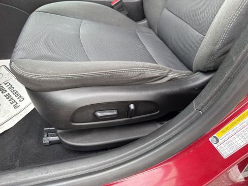 Used 2019 Chevrolet Cruze LT w/ Convenience Package FWD image 16