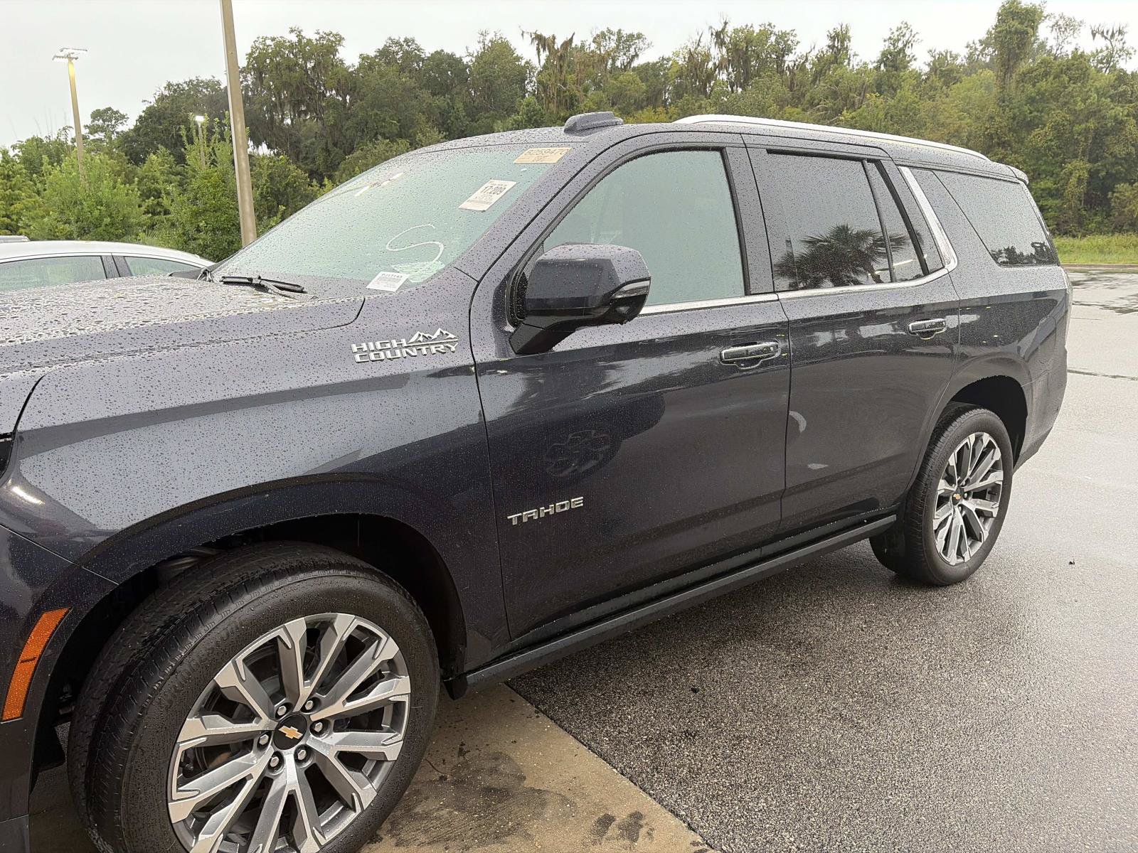 Used 2025 Chevrolet Tahoe High Country AWD/4WD image 3