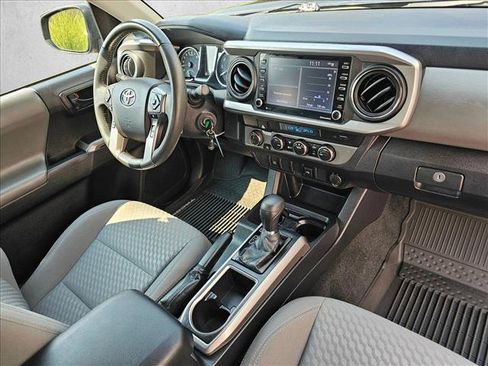 Used 2021 Toyota Tacoma SR5 AWD/4WD image 11